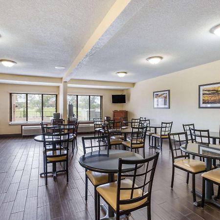 Quality Inn & Suites Lawrence - University Area Kültér fotó