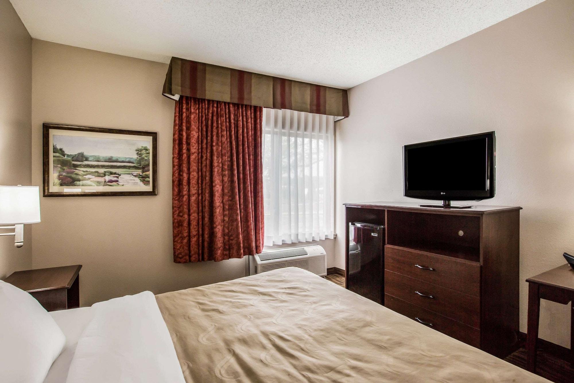 Quality Inn & Suites Lawrence - University Area Kültér fotó
