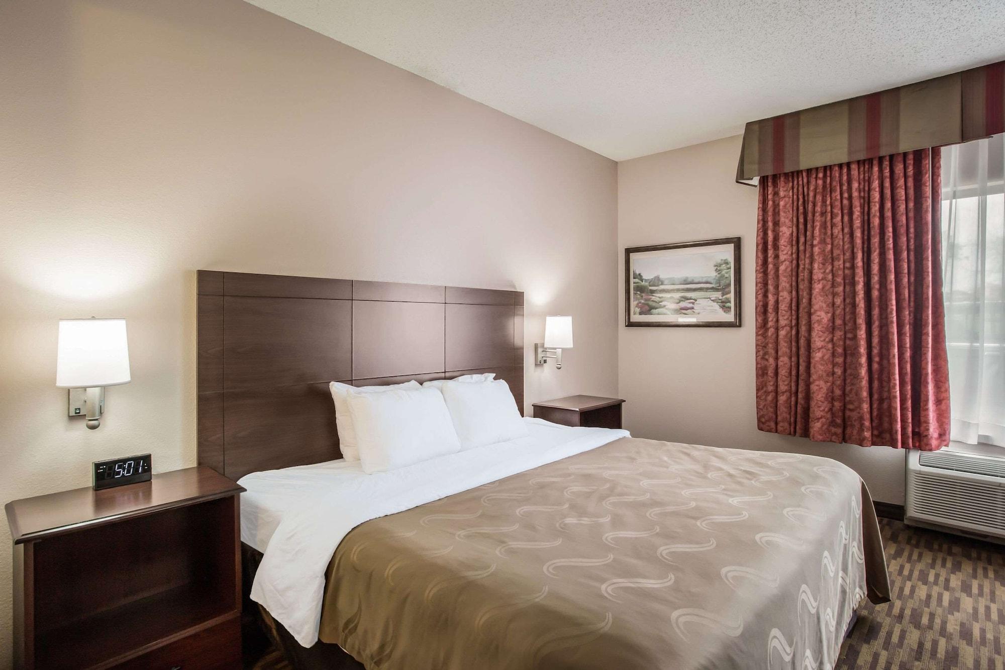 Quality Inn & Suites Lawrence - University Area Kültér fotó