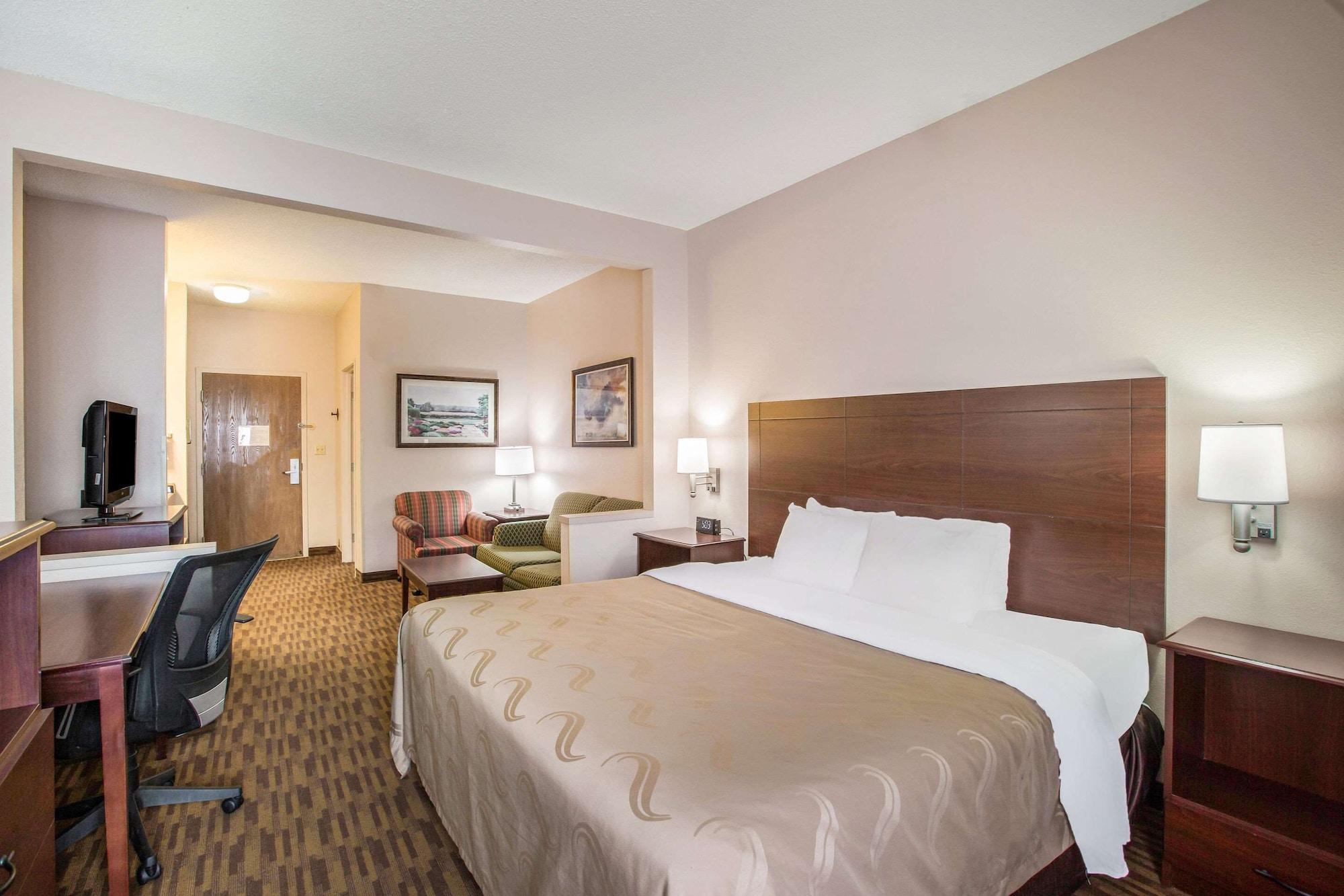 Quality Inn & Suites Lawrence - University Area Kültér fotó