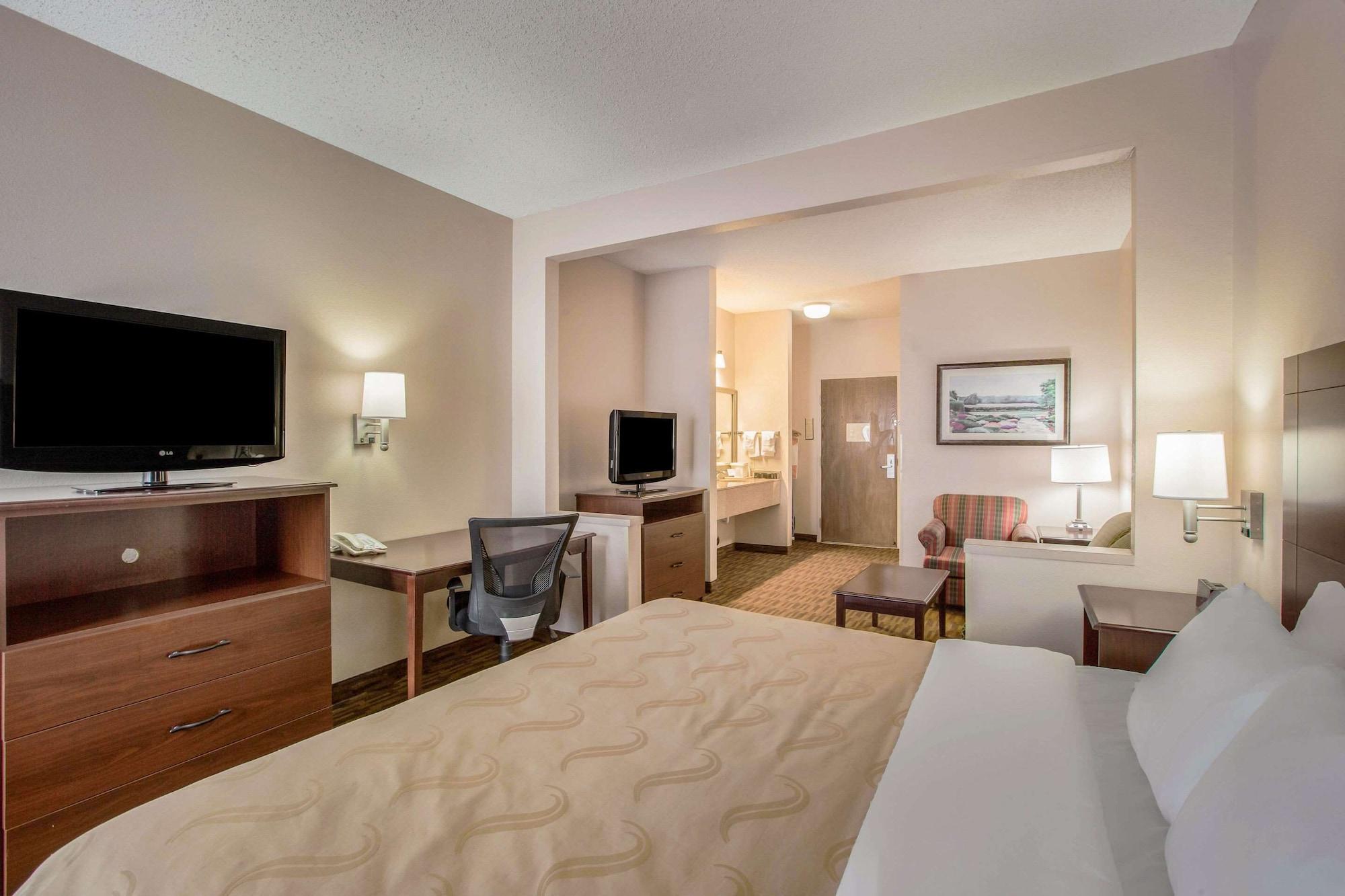 Quality Inn & Suites Lawrence - University Area Kültér fotó