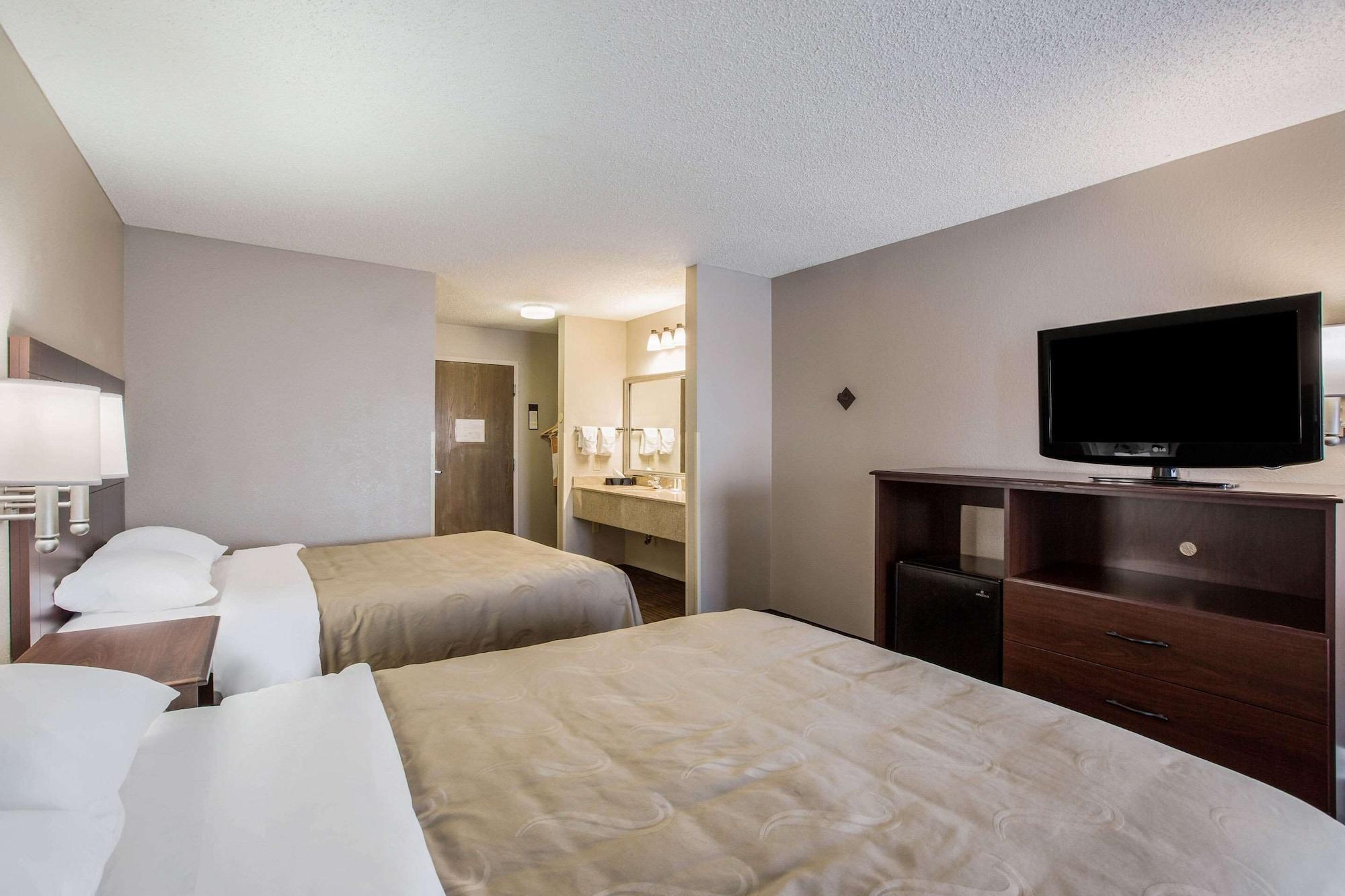 Quality Inn & Suites Lawrence - University Area Kültér fotó