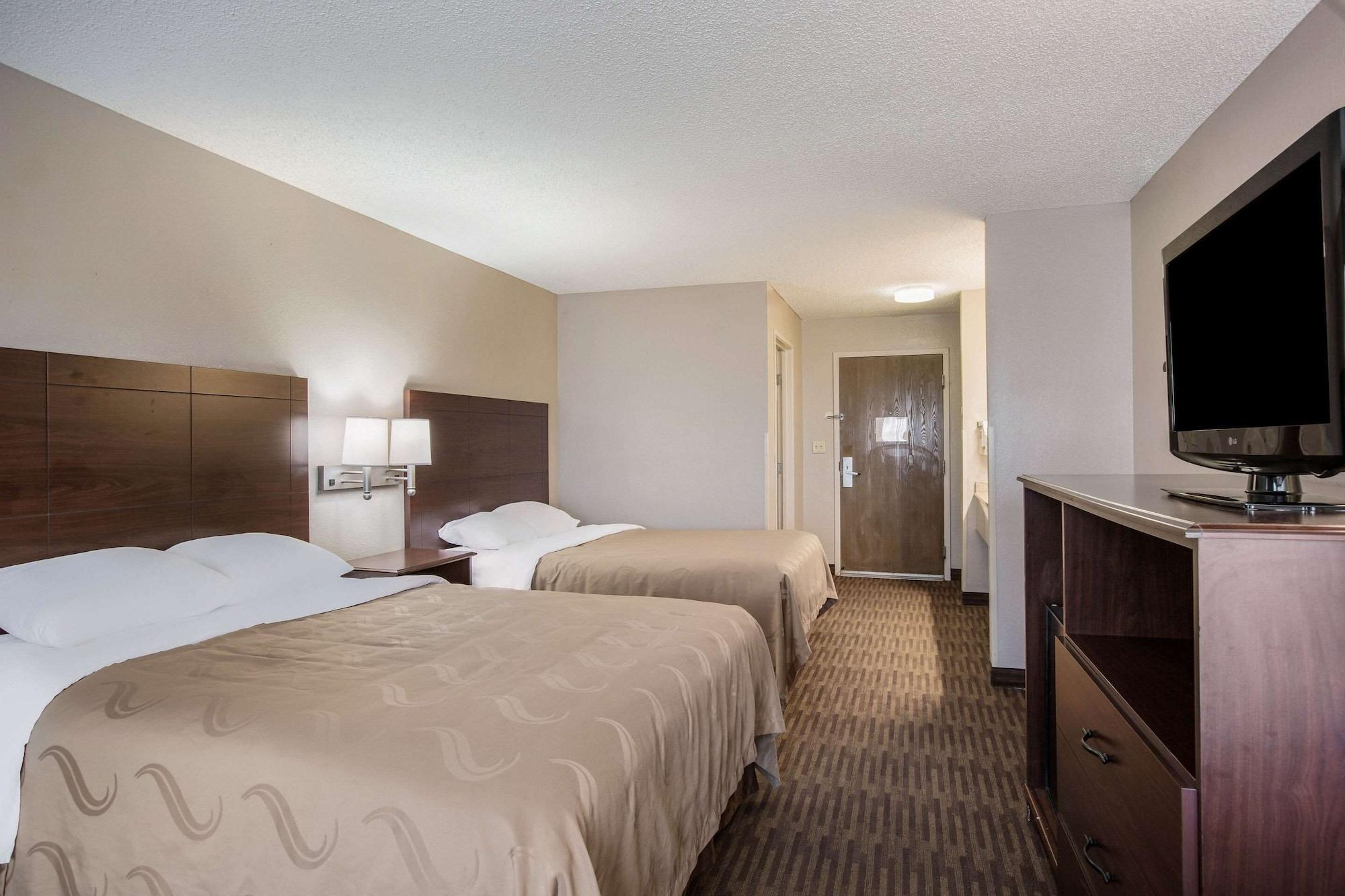 Quality Inn & Suites Lawrence - University Area Kültér fotó