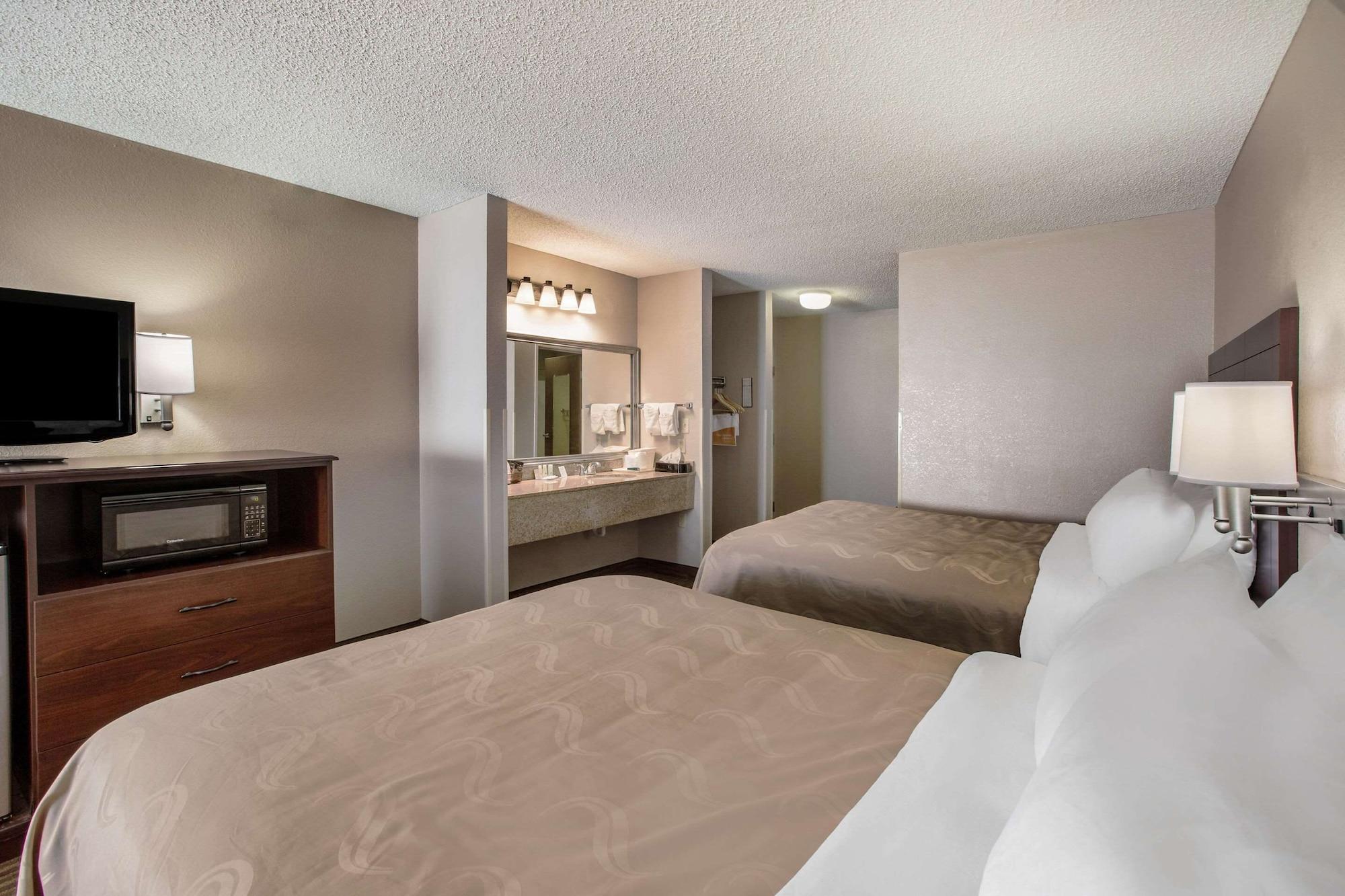 Quality Inn & Suites Lawrence - University Area Kültér fotó