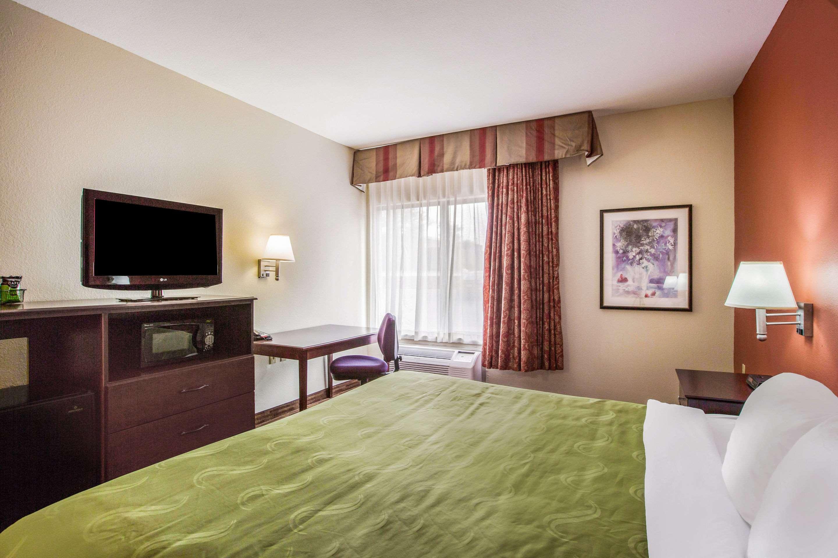 Quality Inn & Suites Lawrence - University Area Kültér fotó