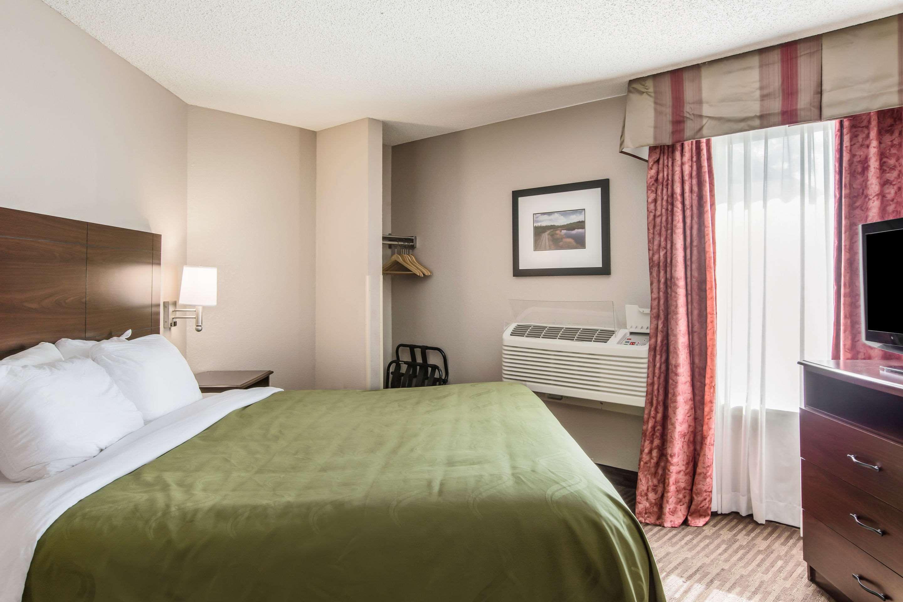 Quality Inn & Suites Lawrence - University Area Kültér fotó