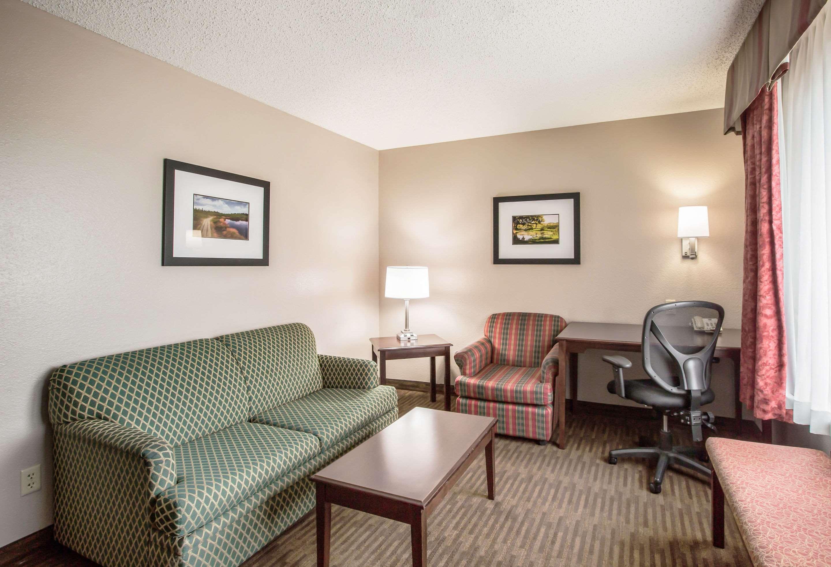 Quality Inn & Suites Lawrence - University Area Kültér fotó