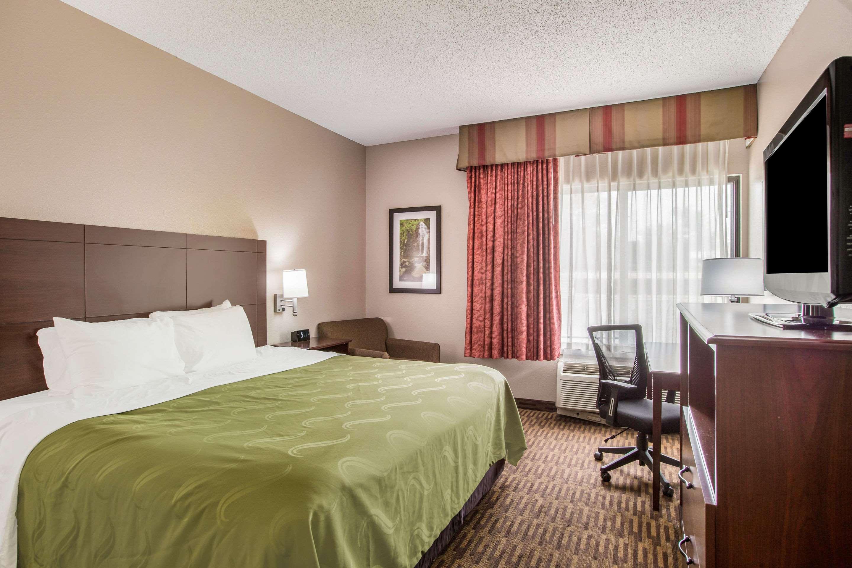 Quality Inn & Suites Lawrence - University Area Kültér fotó