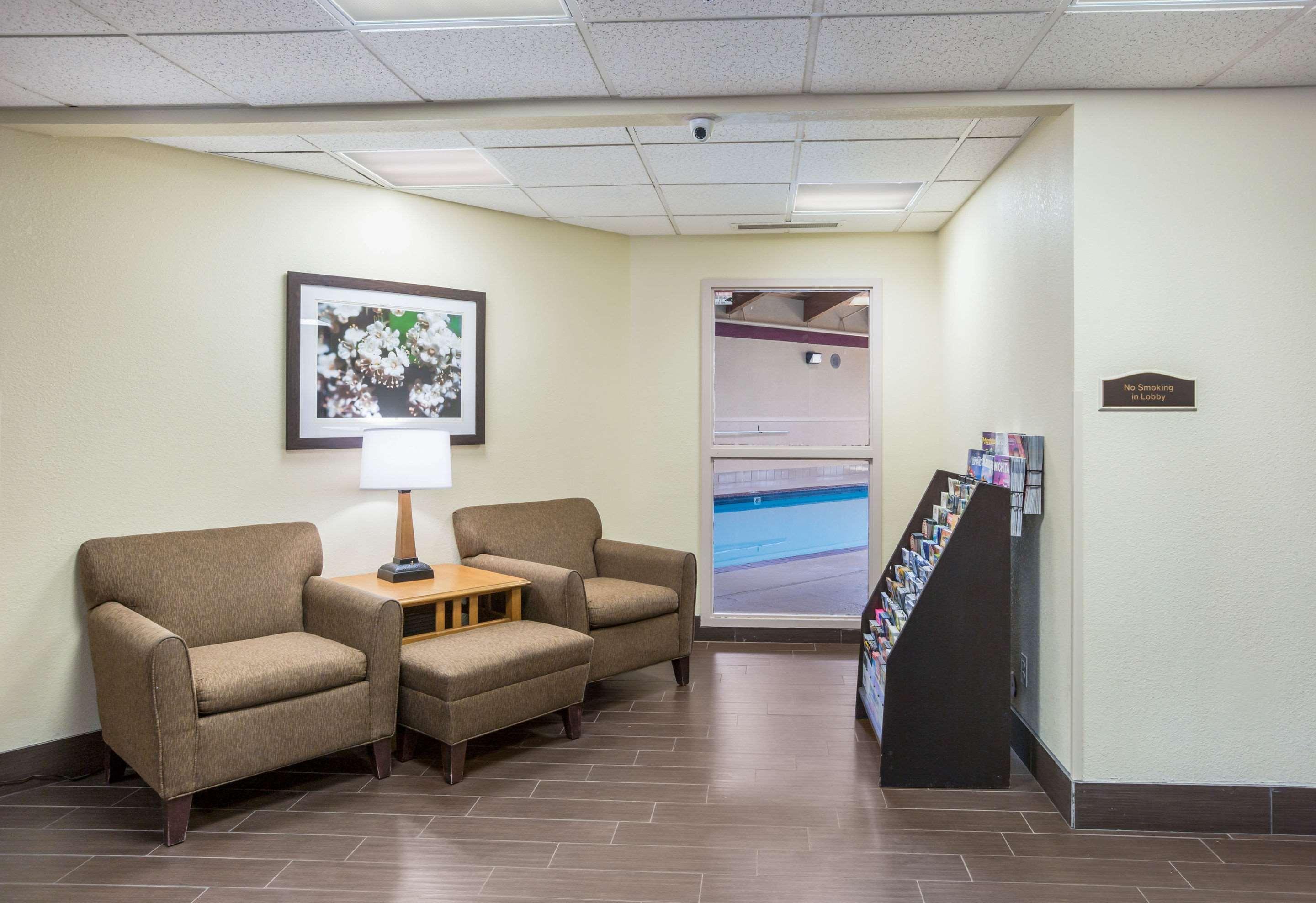 Quality Inn & Suites Lawrence - University Area Kültér fotó