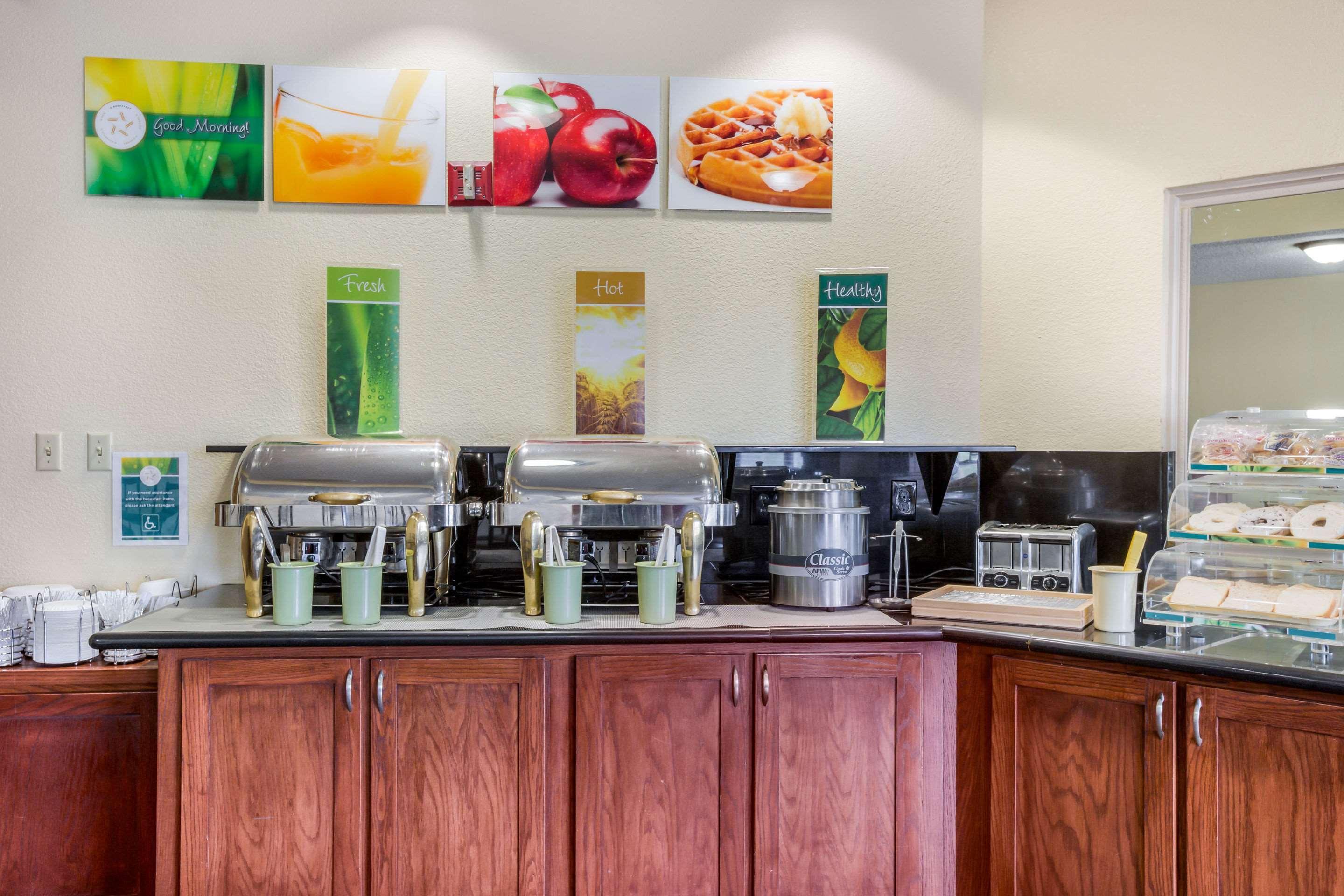 Quality Inn & Suites Lawrence - University Area Kültér fotó