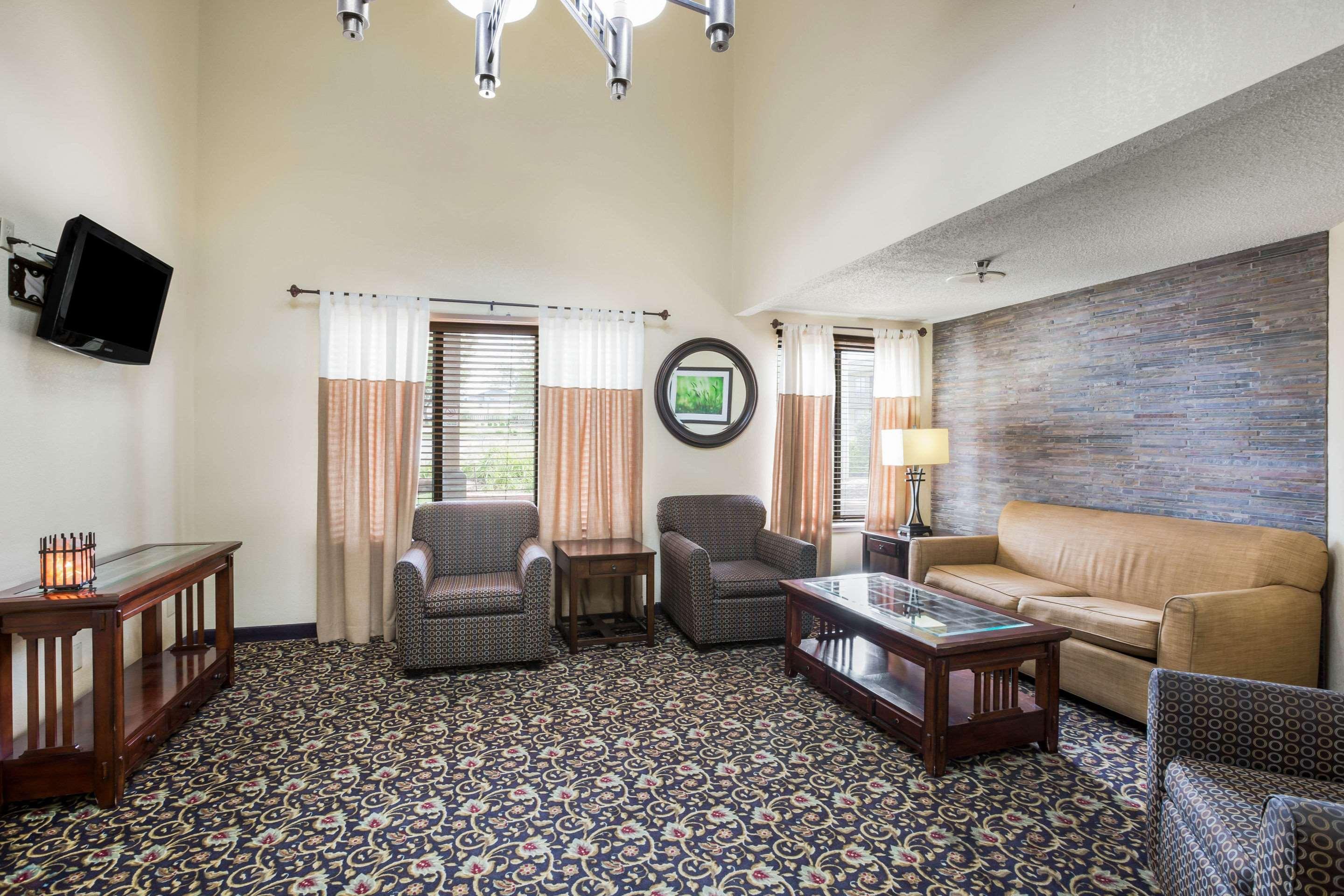 Quality Inn & Suites Lawrence - University Area Kültér fotó