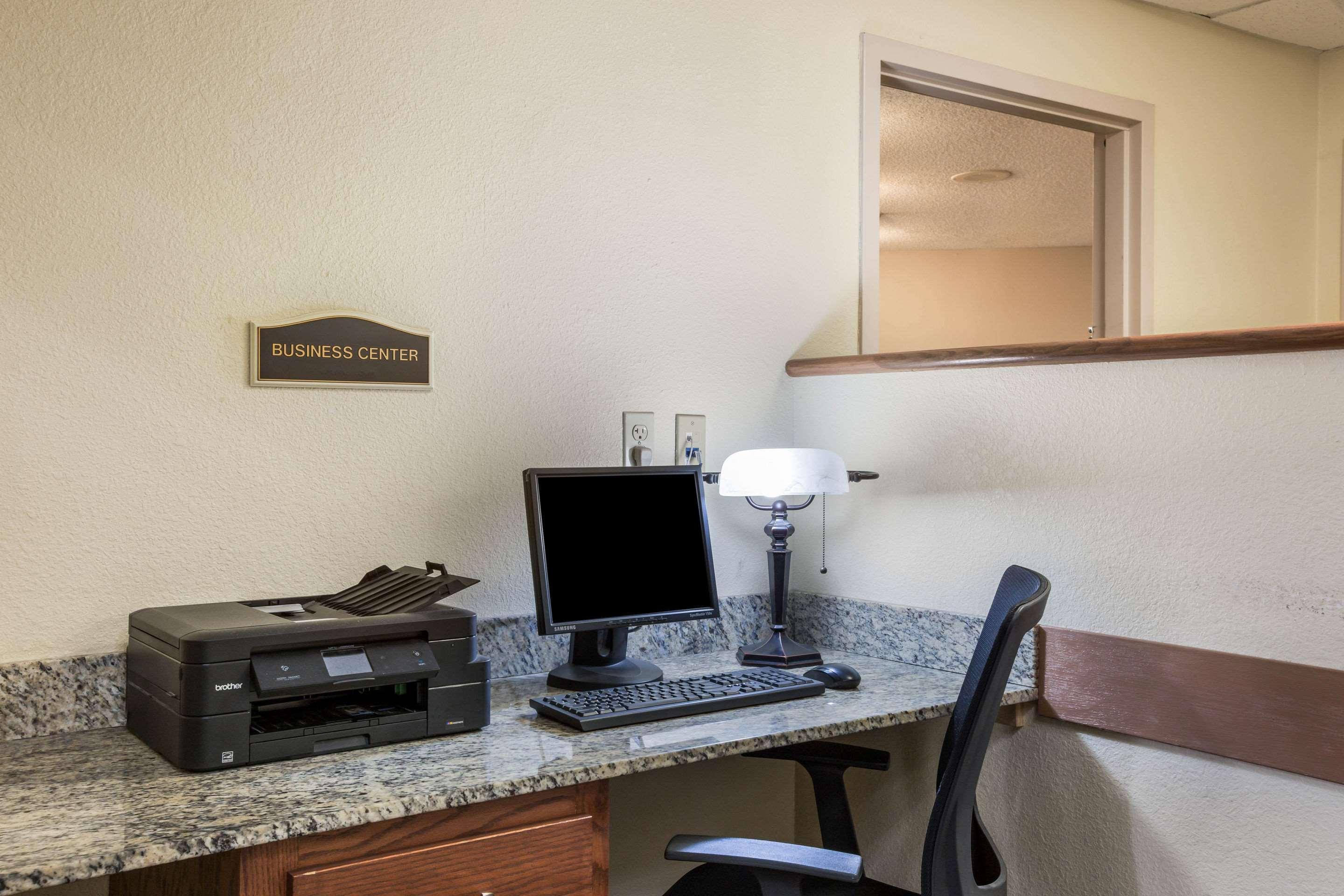 Quality Inn & Suites Lawrence - University Area Kültér fotó