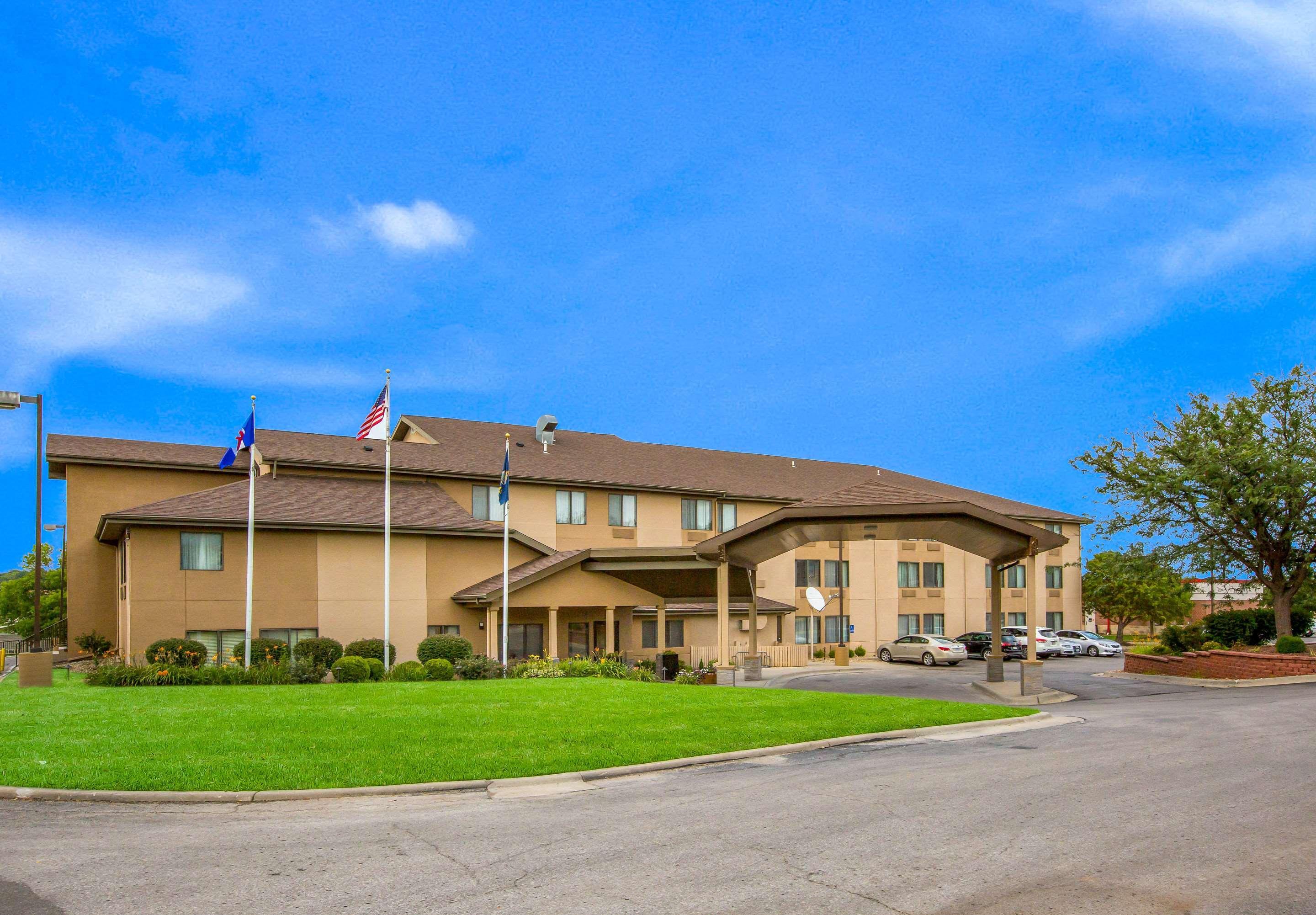 Quality Inn & Suites Lawrence - University Area Kültér fotó