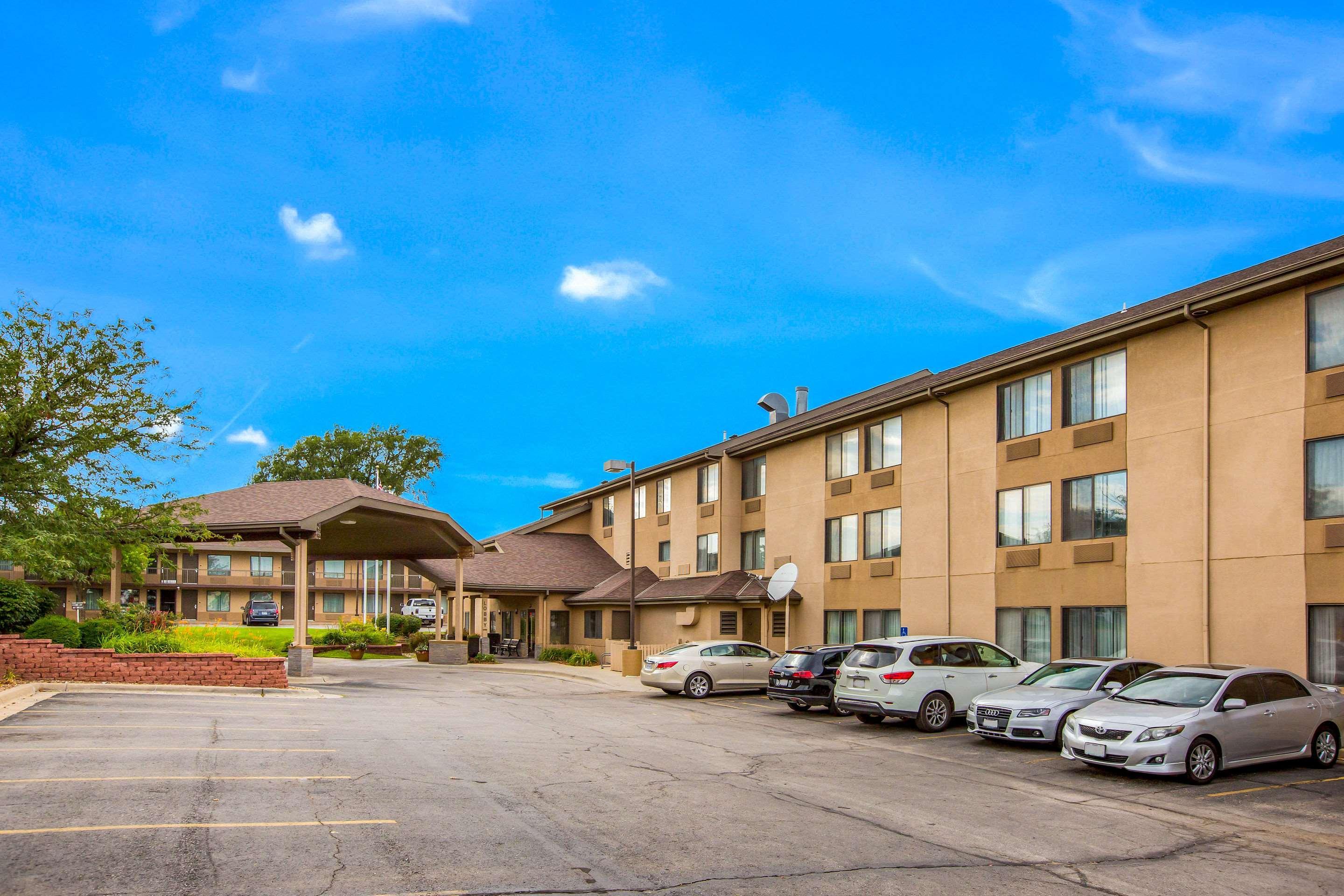 Quality Inn & Suites Lawrence - University Area Kültér fotó