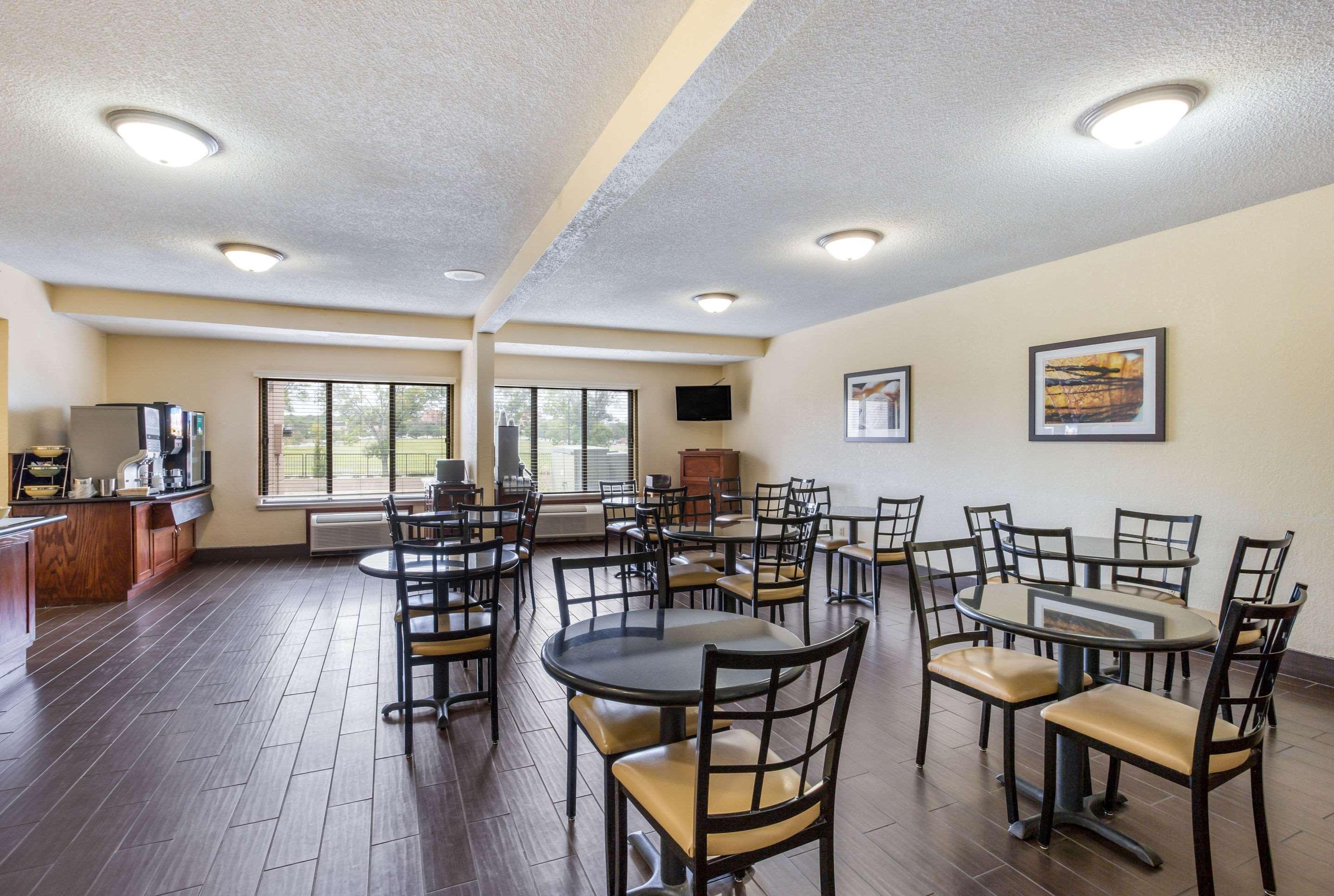 Quality Inn & Suites Lawrence - University Area Kültér fotó