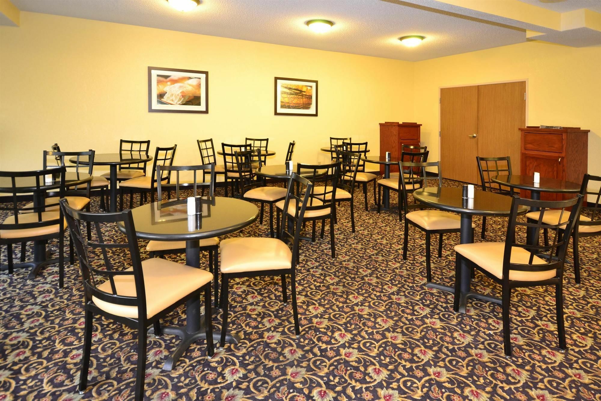 Quality Inn & Suites Lawrence - University Area Kültér fotó