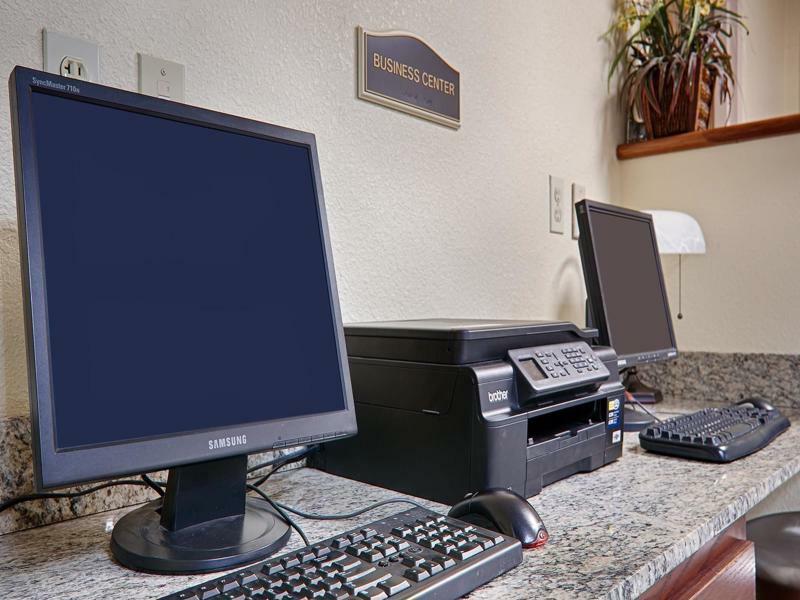 Quality Inn & Suites Lawrence - University Area Kültér fotó