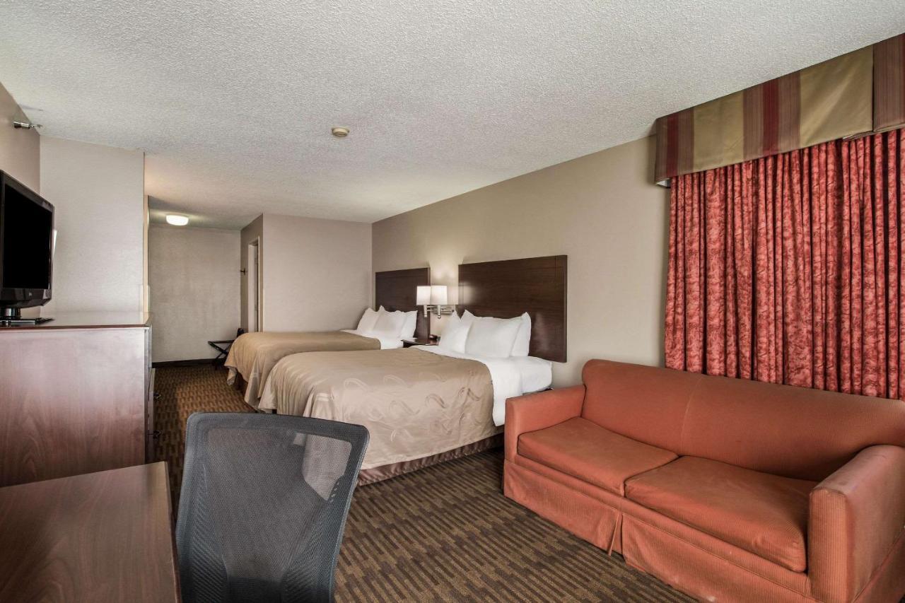 Quality Inn & Suites Lawrence - University Area Kültér fotó